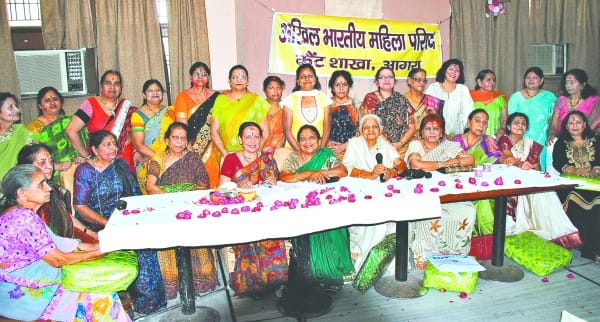 people honored in holi milan at agra