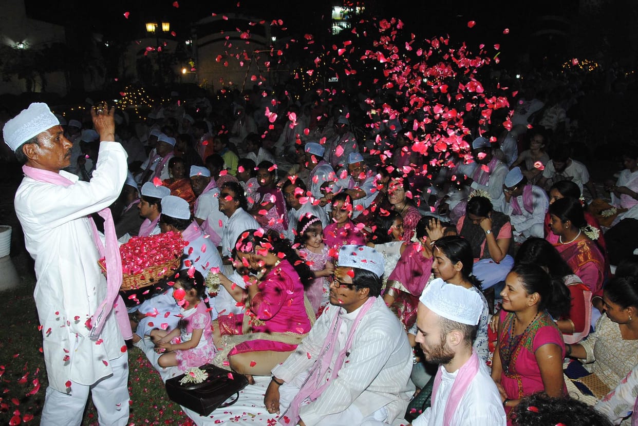 Sur lashed with rose petals
