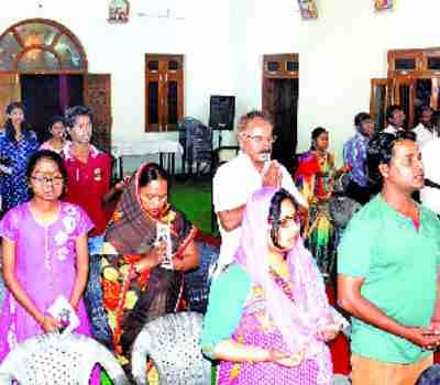 Lord suffering dificulties for the world's welfare