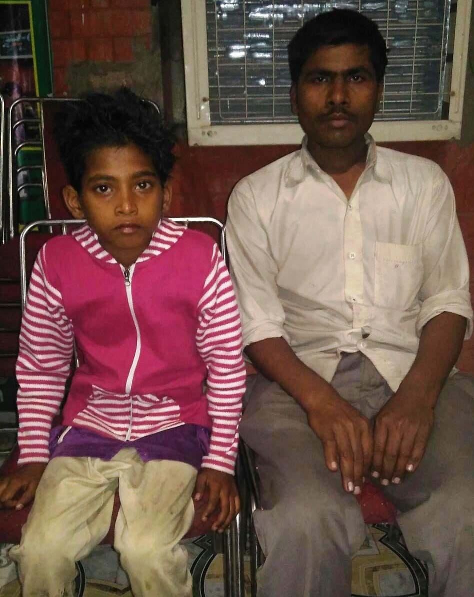 mother throw children from roof, one died