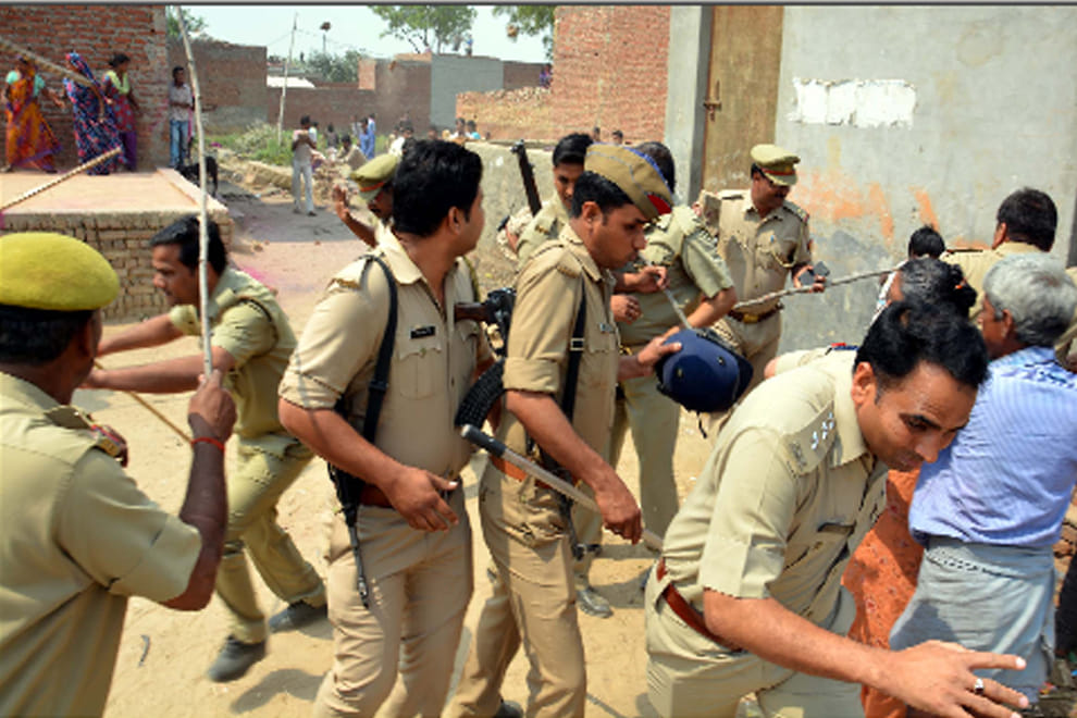 Public goes on rampage on death of youth in Aligarh