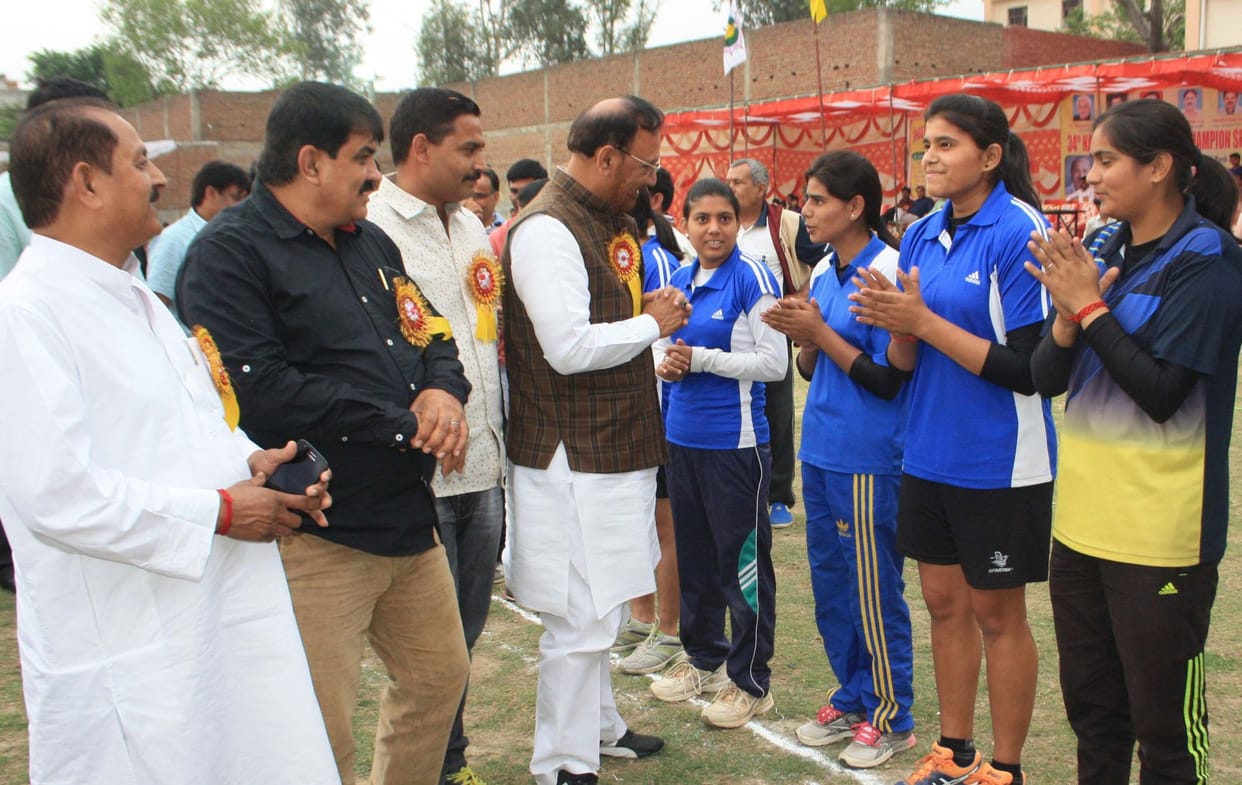 Putting players in Ghaziabad Fair