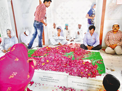 The winds of faith in the book of the anniversary of Mahatma Ramchandra