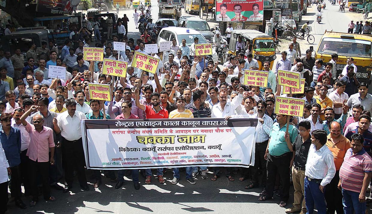 Bullion traders put the jam on the plaza Nawada
