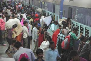 bumper crowd in train
