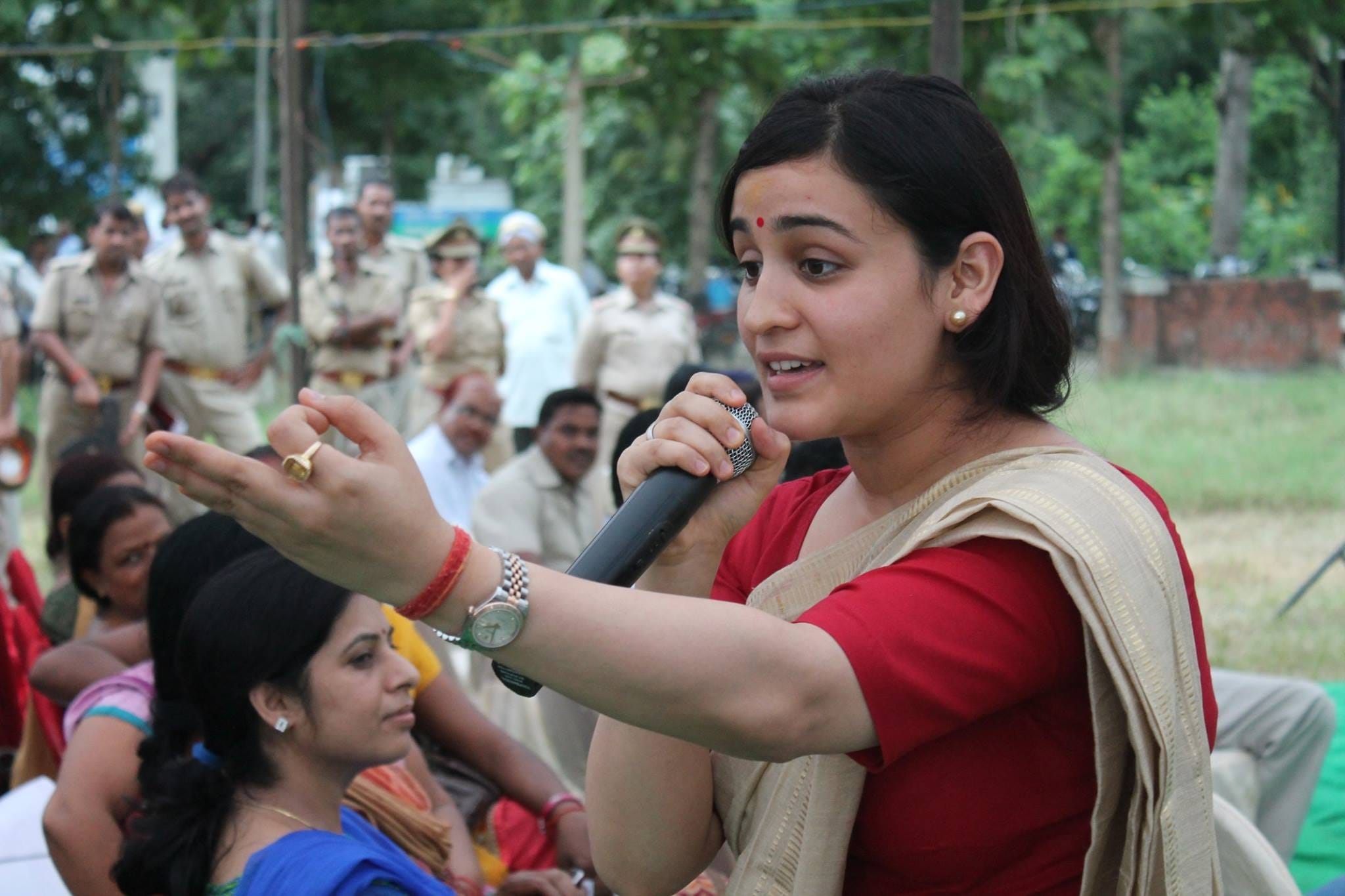 aparna yadav comes in controversy by these statements