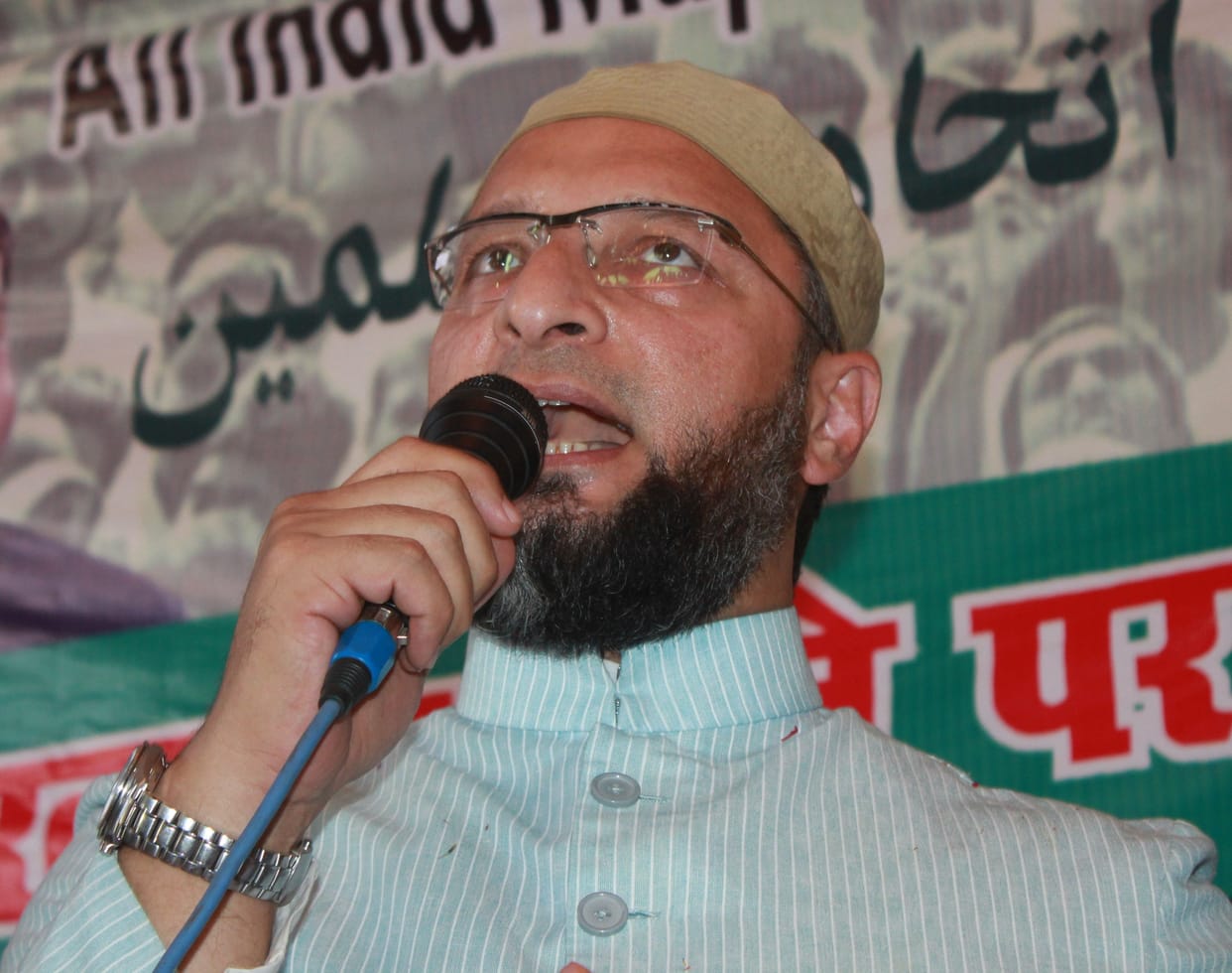 asaduddin owaisi addresses his party activists in Lucknow.