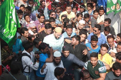 asaduddin owaisi addresses his party activists in Lucknow.