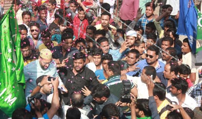 asaduddin owaisi addresses his party activists in Lucknow.