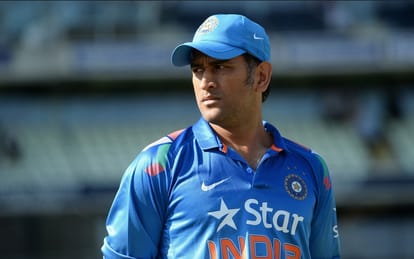 fan of team india captain dhoni, indian flag on body