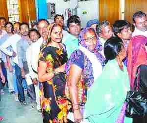 Banks open after 5 days. Huge crowd.