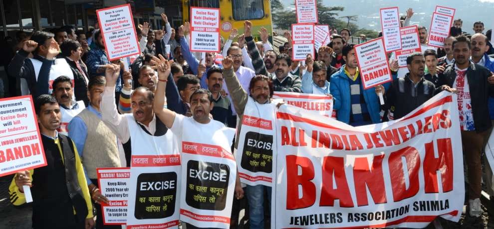 protest by Jewellers in shimla against one percent excise duty