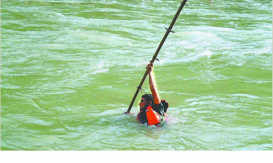 Jeep full of passengers fell into Mahakali
