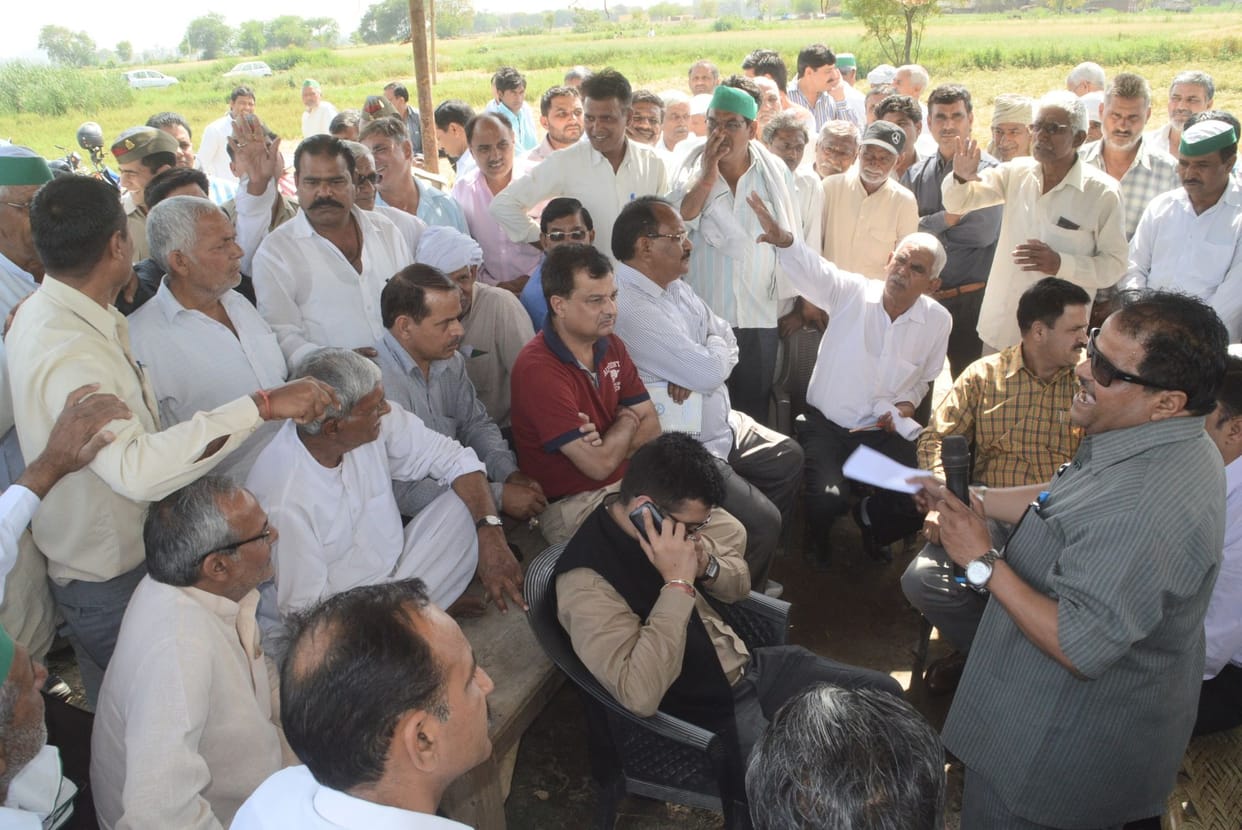 Farmers made officers hostage in Rispur