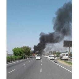 rewari news, vehicle, colapsed, fire