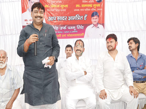 people enjoyed holi songs