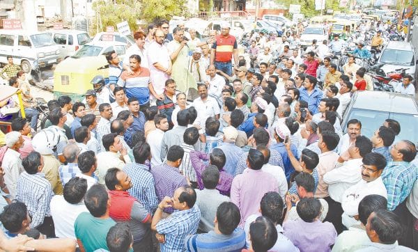 bike rally by jwellers in city