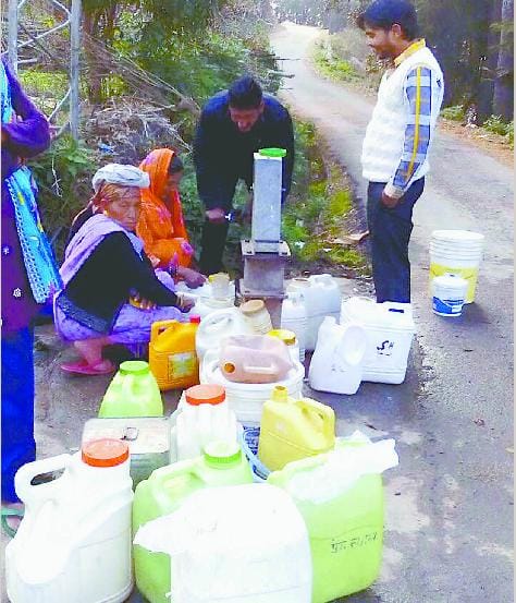 Bring water from two kilometers away are rural