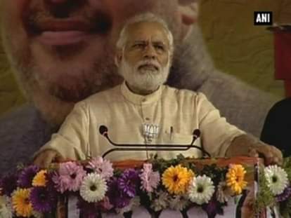 PM Modi takes a pause during ‘Azaan’ in Kharagpur