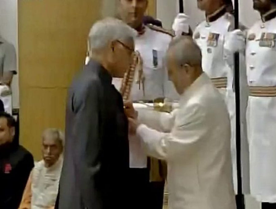President Pranab Mukherjee to present Padma awards 