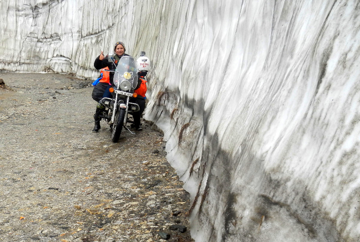 pallawi of agra completed ride of leh ladakh