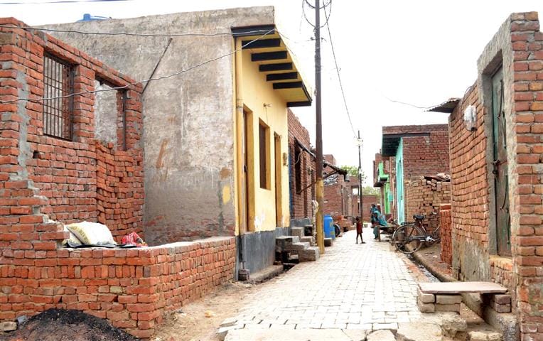 Police continue to flee in panic families