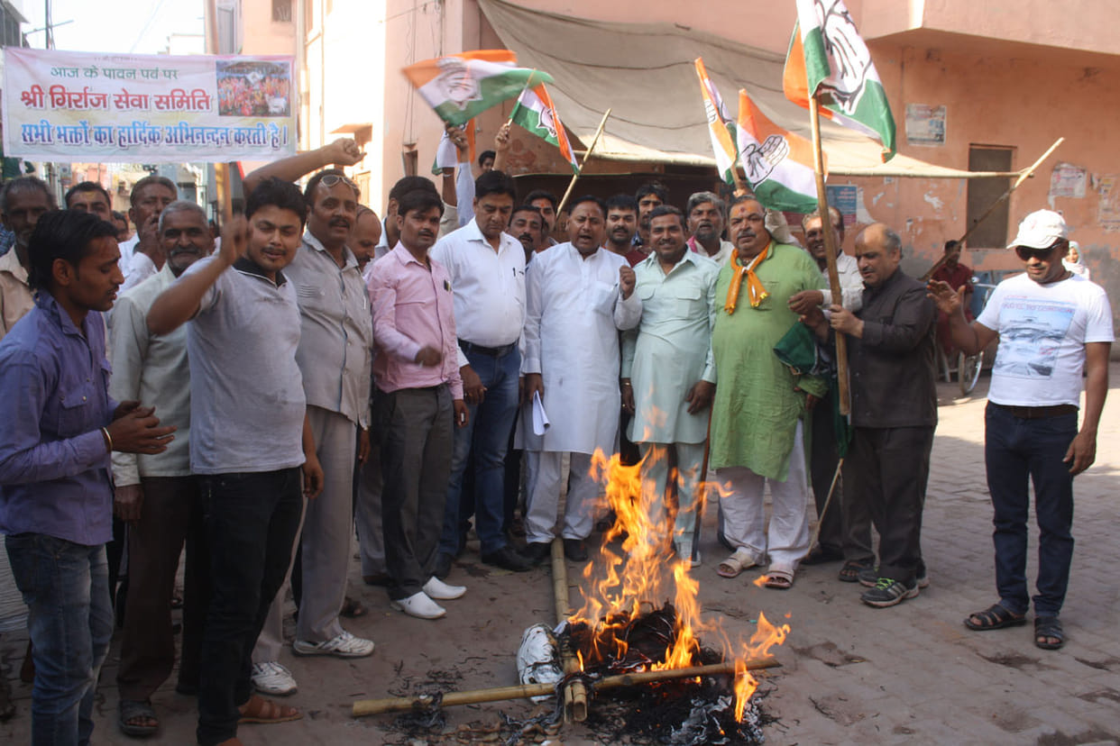 PM effigy burnt by congress persons