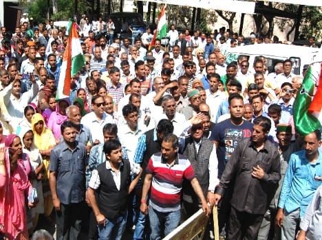 congress protest ed action against virbhadra singh