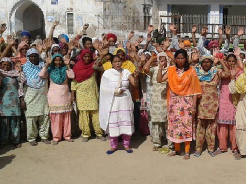 Alcohol contract, villagers demonstrated, village around Sangrur, Sangrur