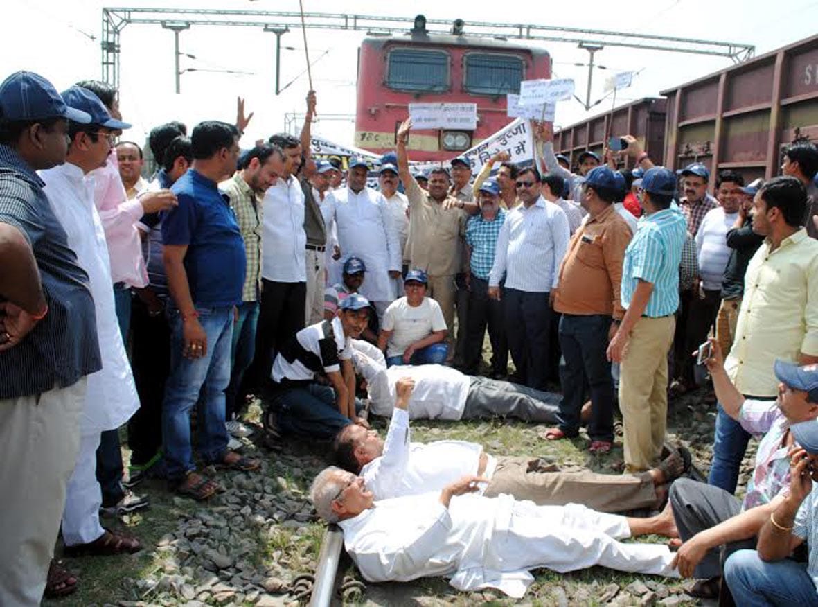 Sarrafa traders stopped train 