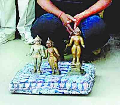 one thief arrested with Murti