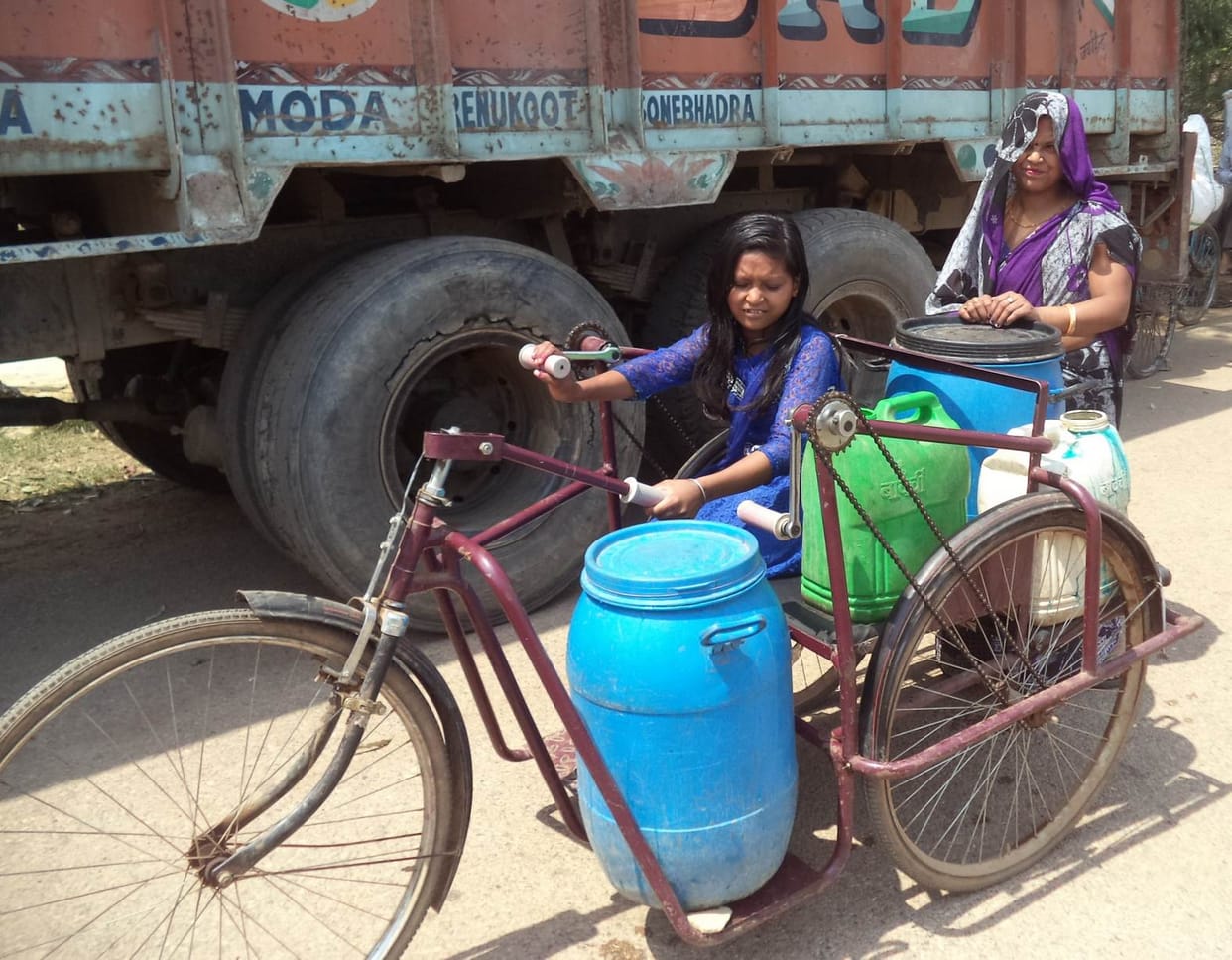 Engaged in hand pumps submersible saith
