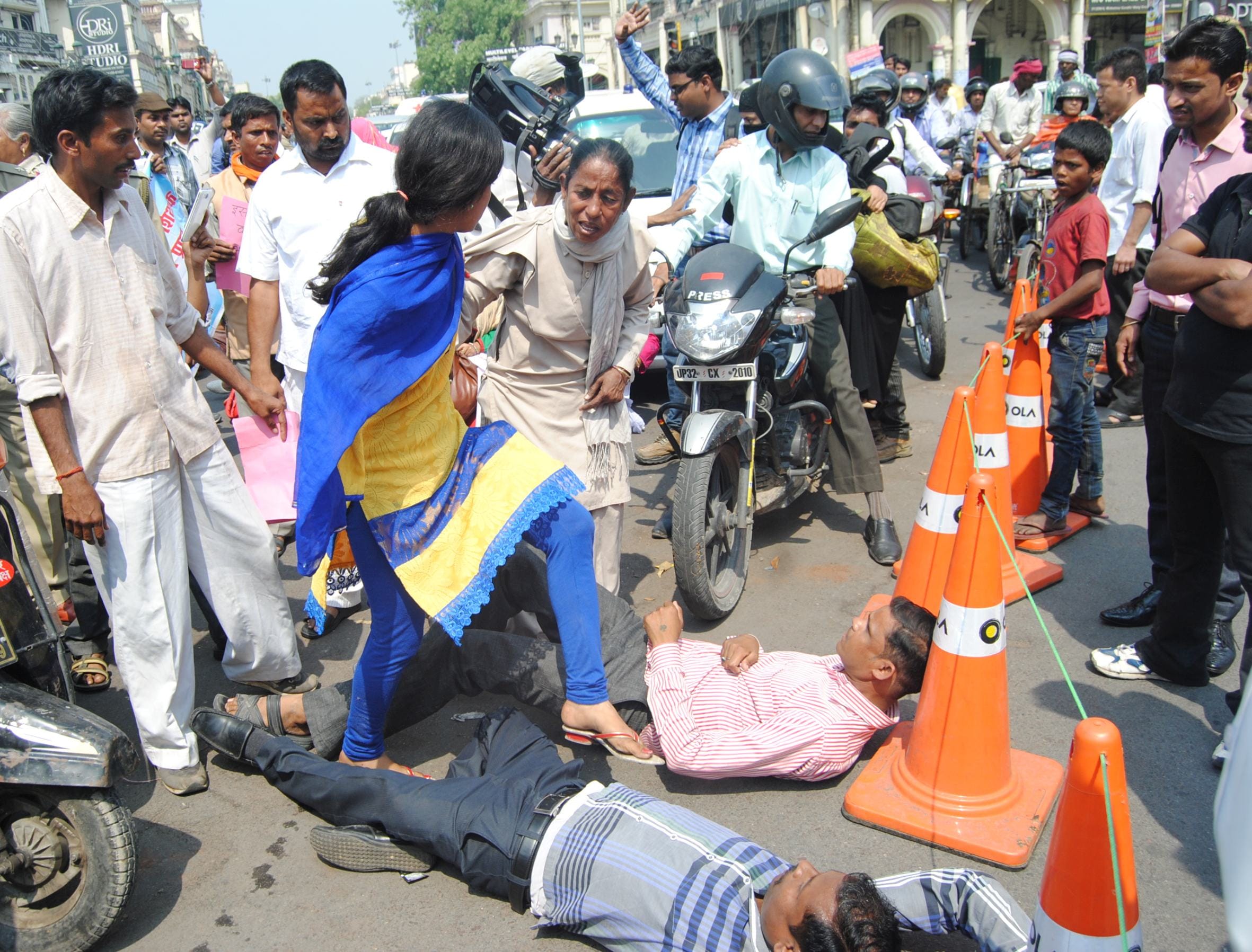 lucknow police takes action against teachers in lucknow