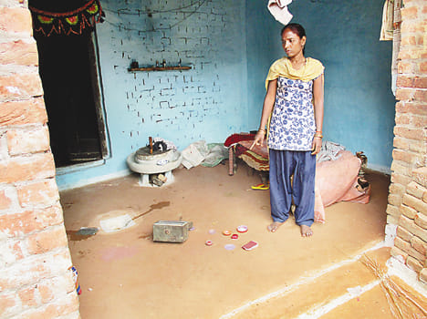 Thousands entered the house to steal cash and jewelery
