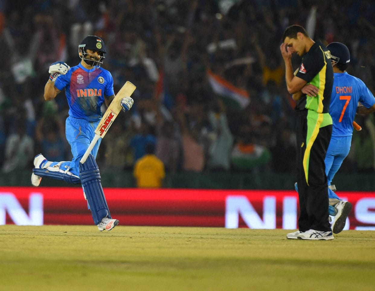 virat kohli and team india celebrating