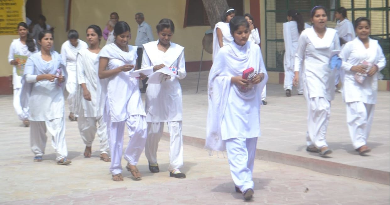 shaantipoorn raha vivi kee pareekshaon ka aagaaj