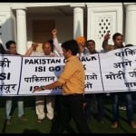 आप का पाकिस्तानी जांच दल के खिलाफ प्रदर्शन