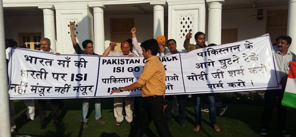 aap slams modi government for calling isi officer in pakistan git team