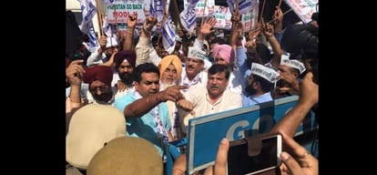 aap slams modi government for calling isi officer in pakistan git team
