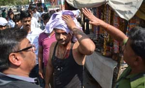 contractor beat mandi worker 