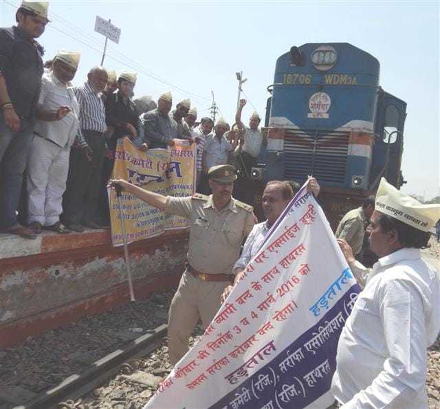 Protest in front of the train
