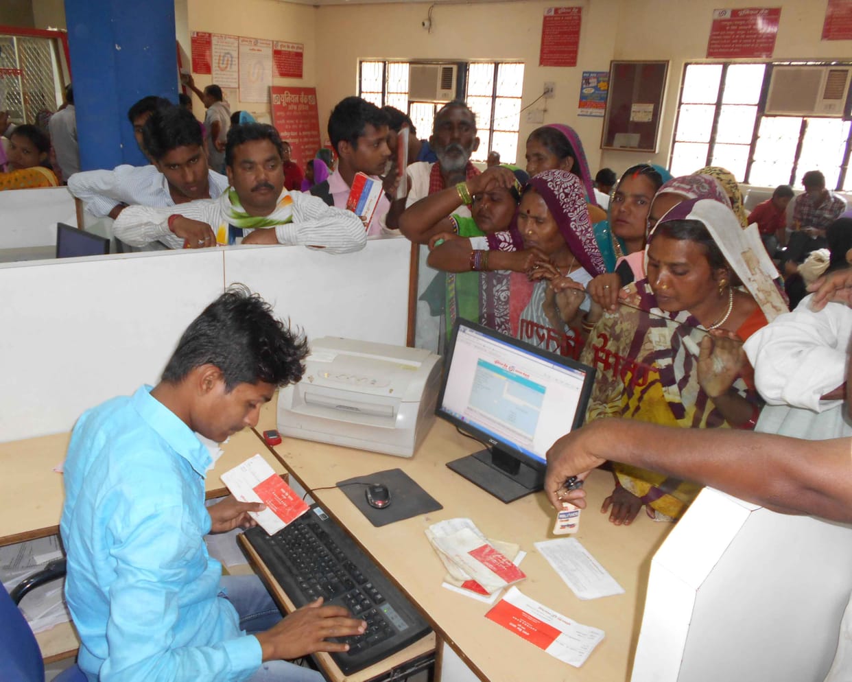Five days later, the bank opened, drew crowds