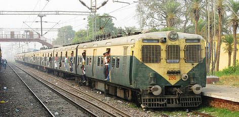 Ghaziabad-Aligarh Holi Special putting brakes on EMU