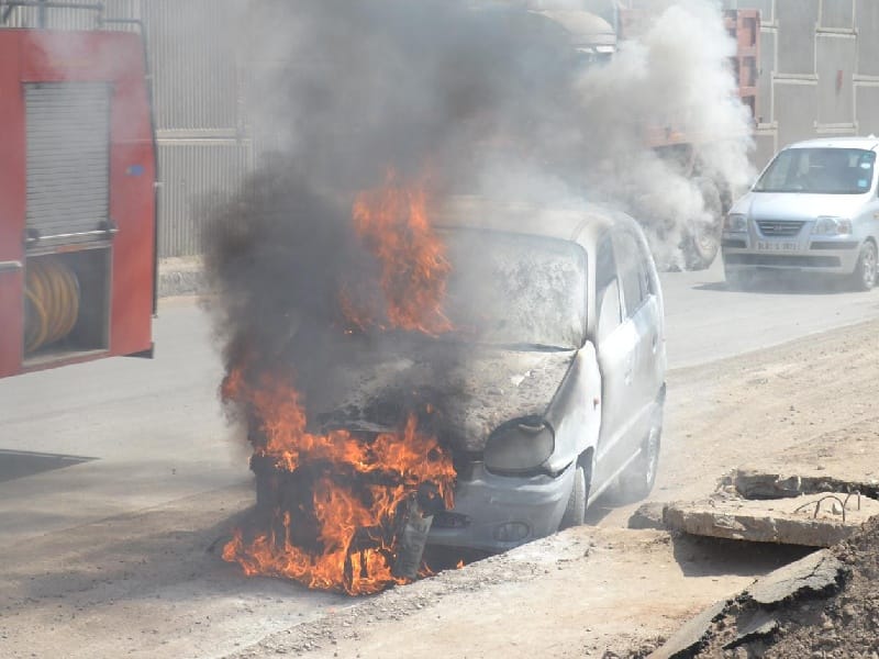  fire, Santro car, derabassi Petrol pump,  derabassi 