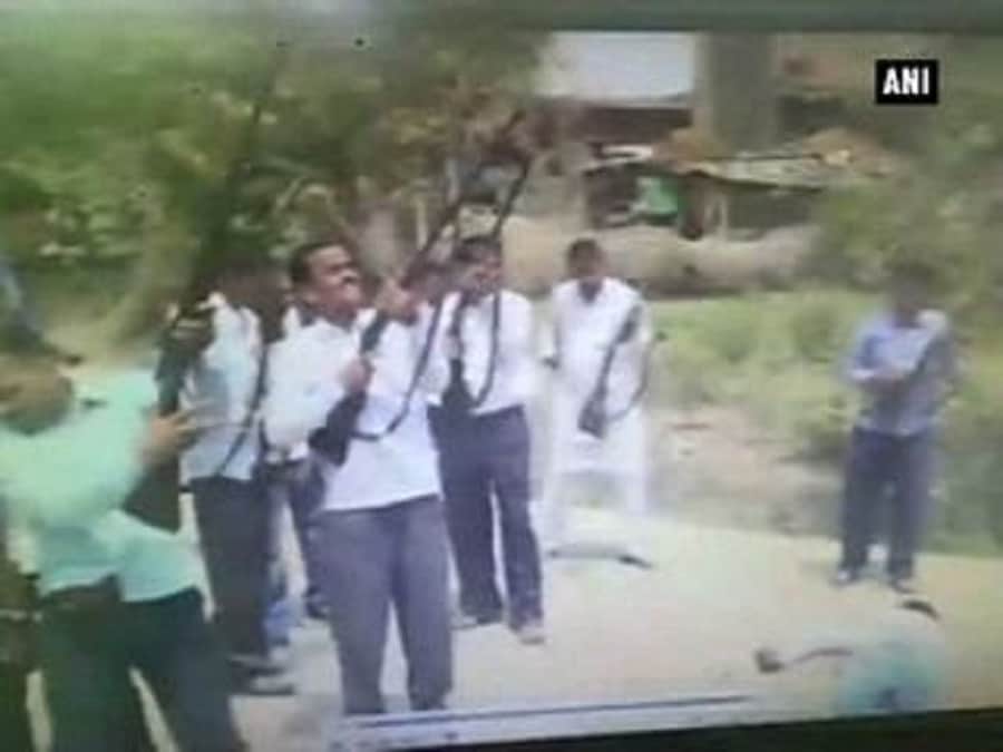 दूल्हे के पिता की मौत