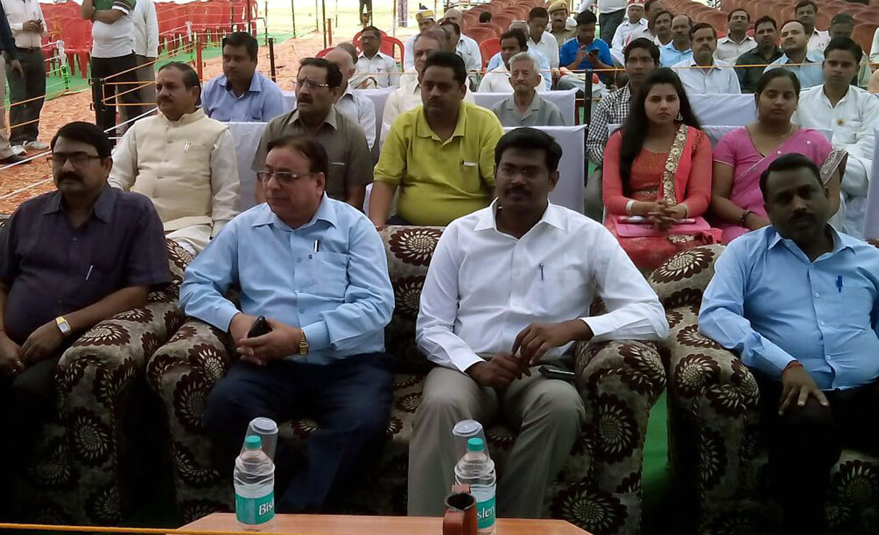  jile kee 15 laakh janata ka hai mahotsav: deeem