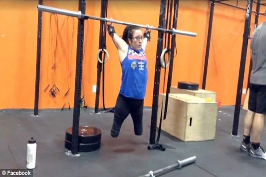 woman with no hand and legs becomes crossfit sensation