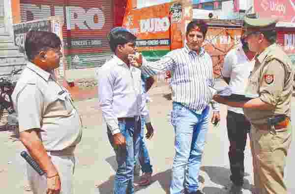daylight robbery of 17 lakh in Agra