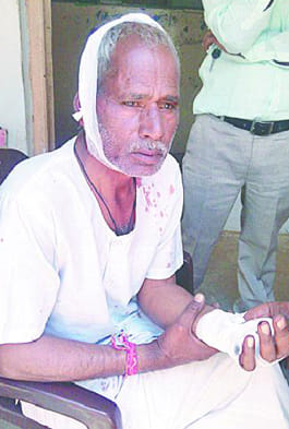 Munshi of brick kiln looted