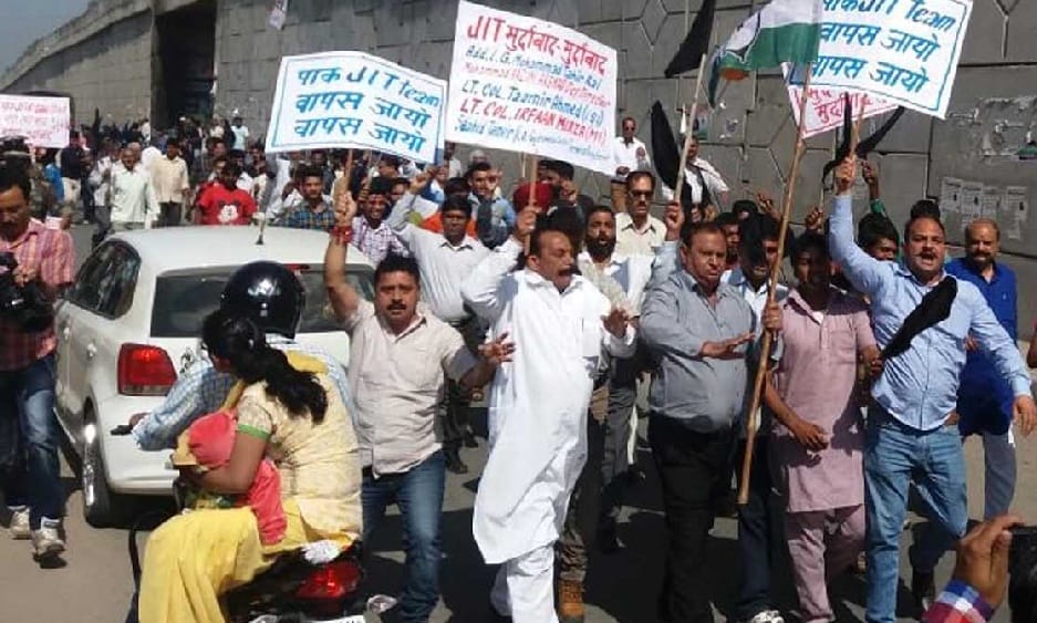 protest against pak investigative team of pathankot terror attack